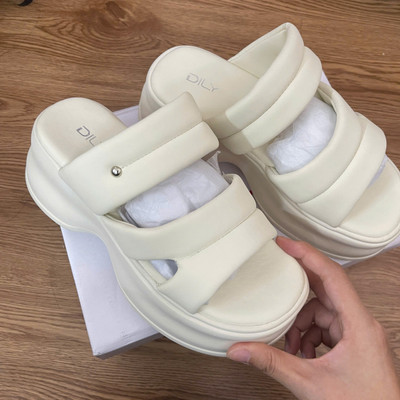 Màu sắc : Trắng / Size : 37