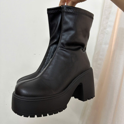 Màu sắc : Đen / Size : 37