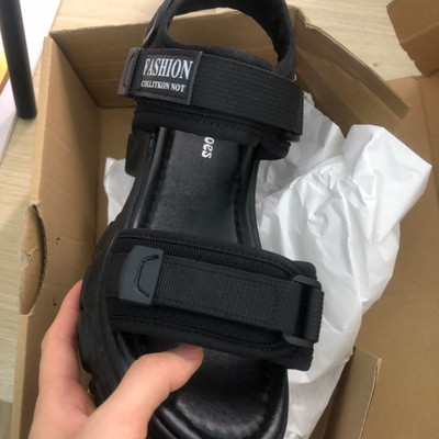 Màu sắc : Đen / Size : 39