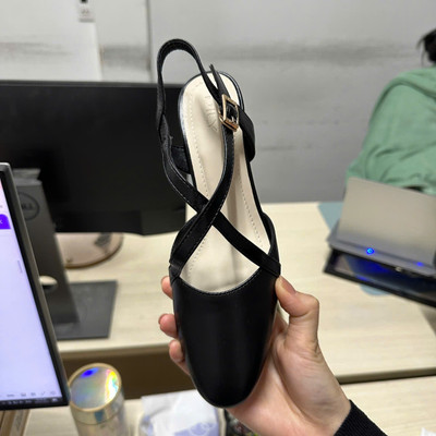 Màu sắc : Đen / Size : 36