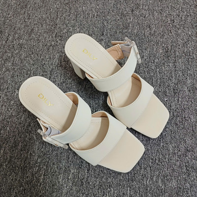 Màu sắc : Kem / Size : 39