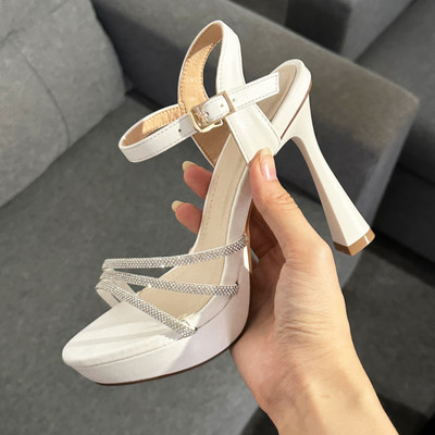 Màu sắc : Trắng / Size : 38