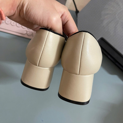 Màu sắc : Kem / Size : 37