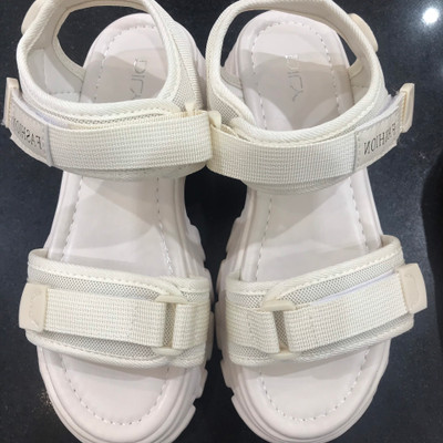 Màu sắc : Trắng / Size : 38