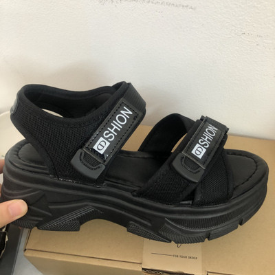 Màu sắc : Đen / Size : 35