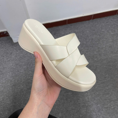 Màu sắc : Trắng Kem / Size : 35