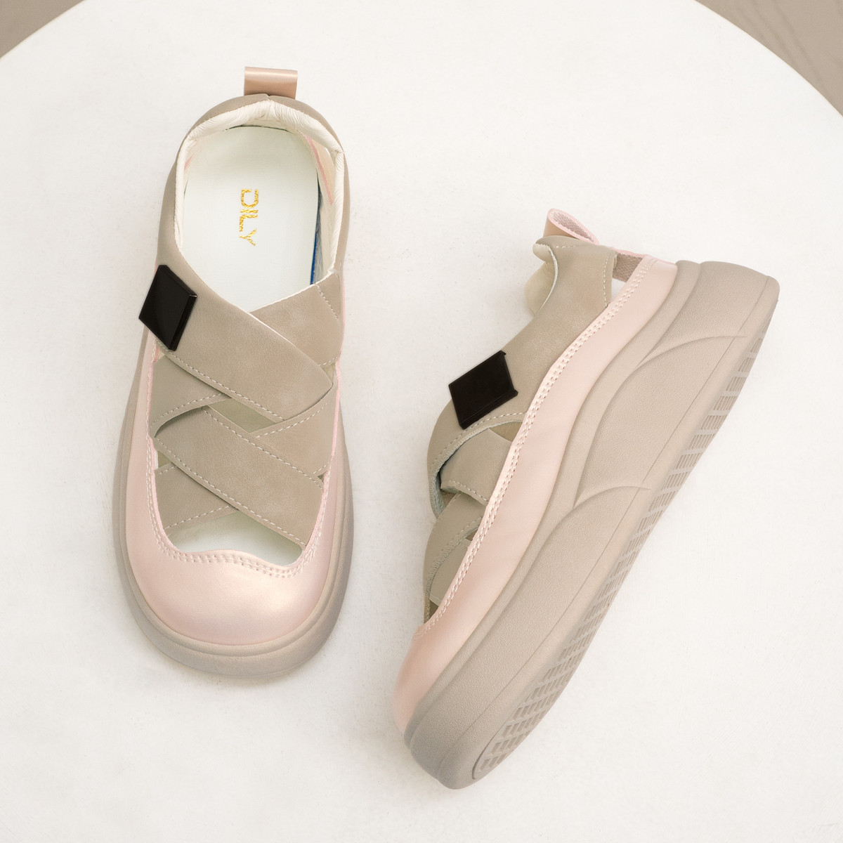 Sneaker Đế Độn AG0176