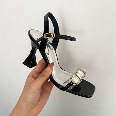 Màu sắc : Đen / Size : 39