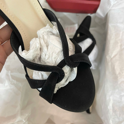 Màu sắc : Đen / Size : 37