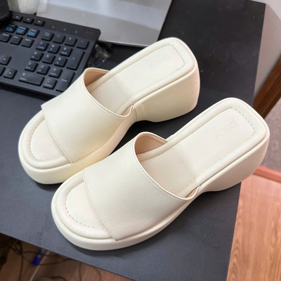 Màu sắc : Trắng Kem / Size : 37