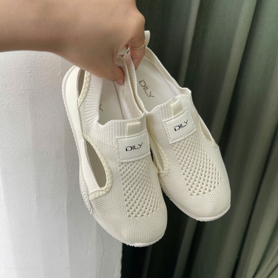 Màu sắc : Trắng / Size : 38