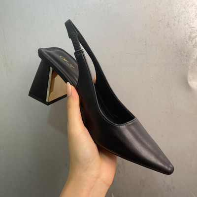 Màu sắc : Đen / Size : 39