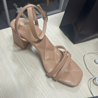 Màu sắc : Nâu / Size : 36