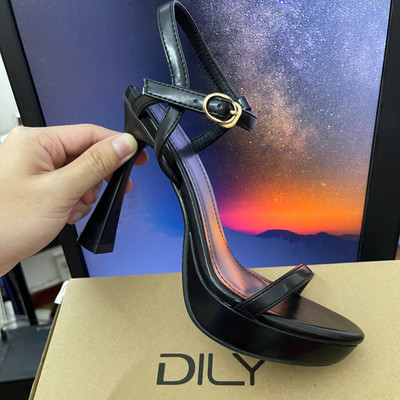 Màu sắc : Đen / Size : 37