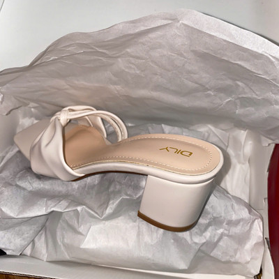 Màu sắc : Trắng Kem / Size : 38