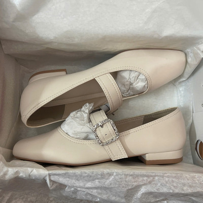 Màu sắc : Trắng Kem / Size : 38