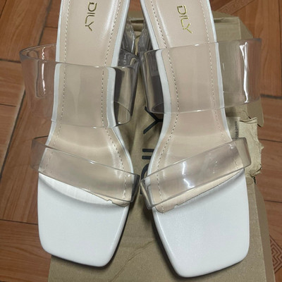 Màu sắc : Trắng Kem / Size : 36