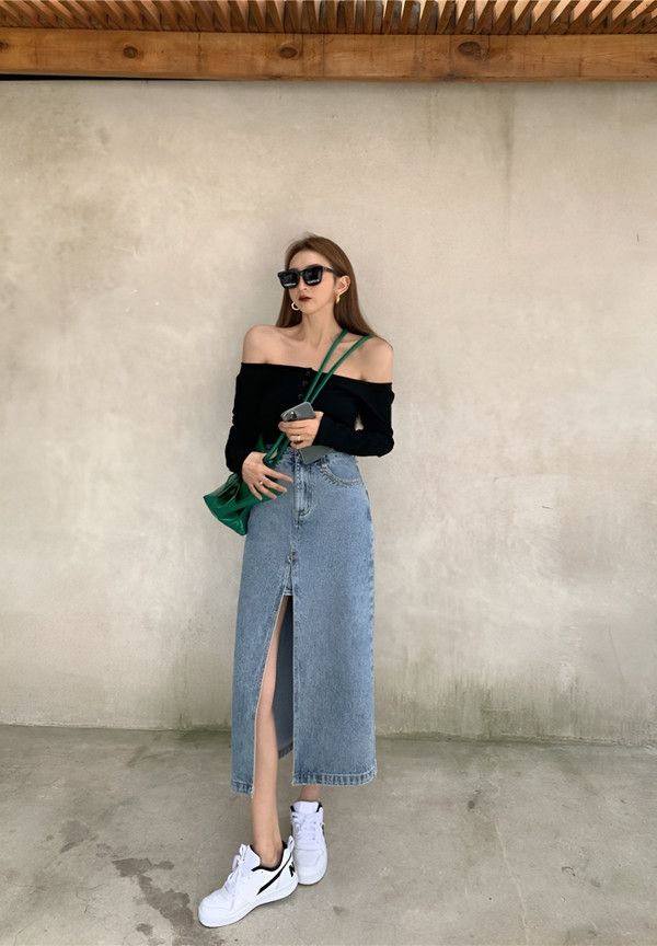 Chân váy jean dài - Items “thống trị” xu hướng Xuân Hè 2023