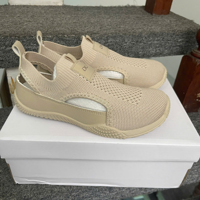 Màu sắc : Kem / Size : 38