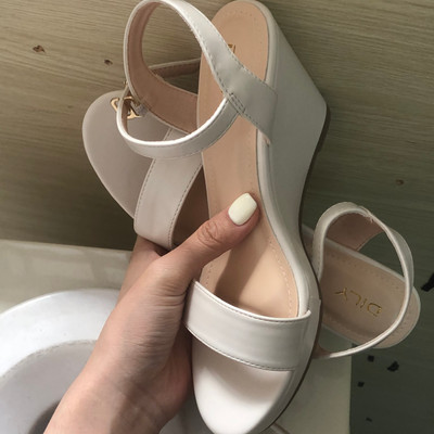 Màu sắc : Trắng Kem / Size : 37