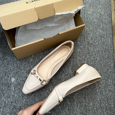 Màu sắc : Kem / Size : 35