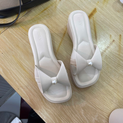 Màu sắc : Kem / Size : 36