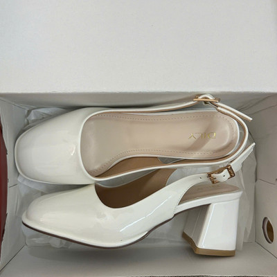 Màu sắc : Trắng / Size : 39