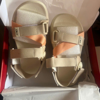 Màu sắc : Cam/ Size : 36