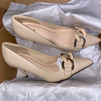 Màu sắc : Kem / Size : 39