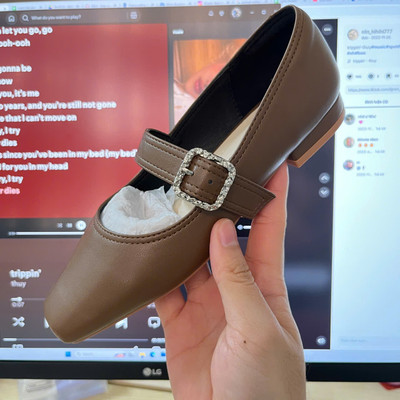 Màu sắc : Nâu / Size : 38