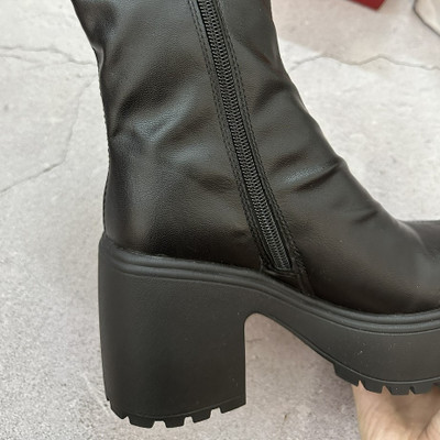 Màu sắc : Đen / Size : 37