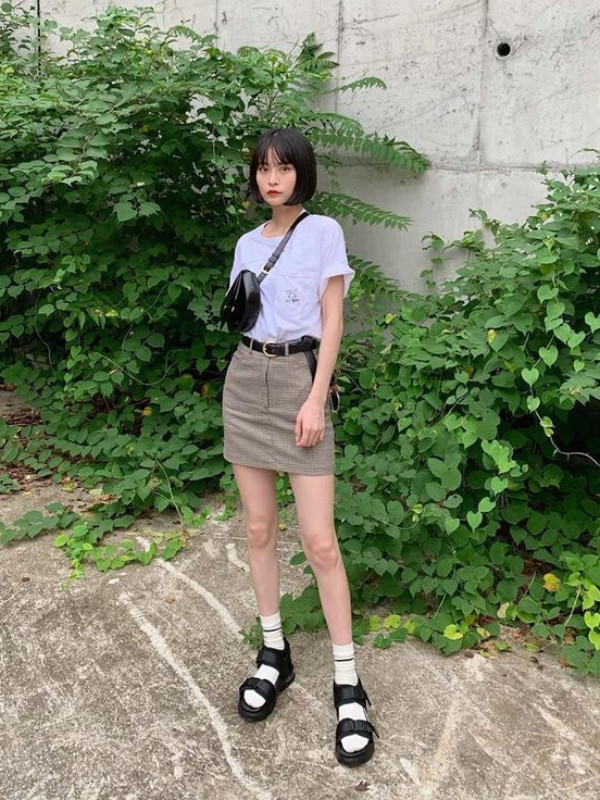 Top 6 mẫu giày xăng đan đế cao dành cho các nàng nhà DILY