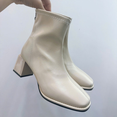 Màu sắc : Kem / Size : 39