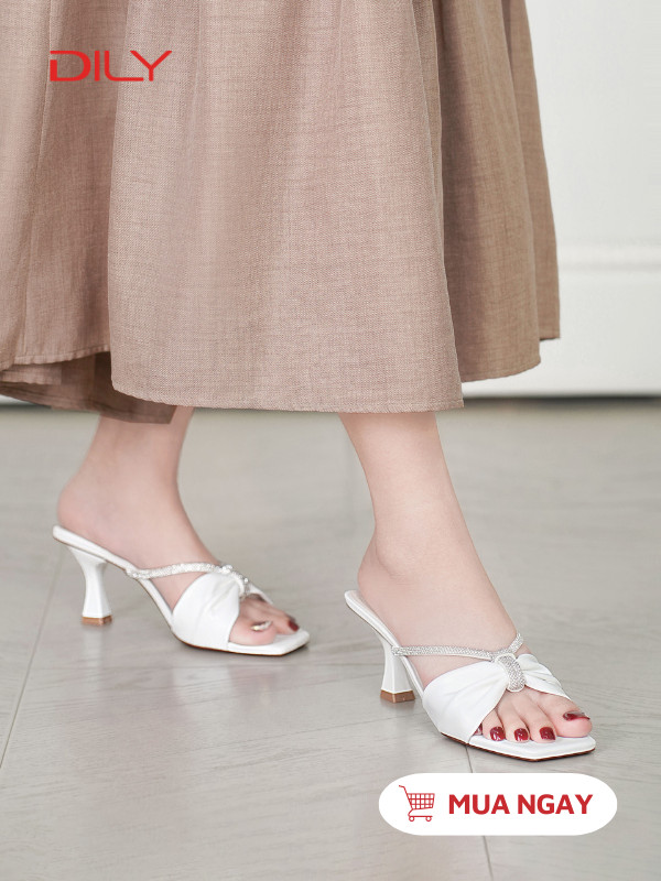 5 mẫu guốc cao gót đính đá giúp thu hút ánh nhìn xung quanh