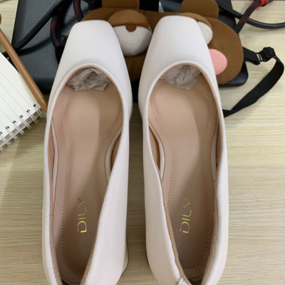 Màu sắc : Trắng / Size : 36