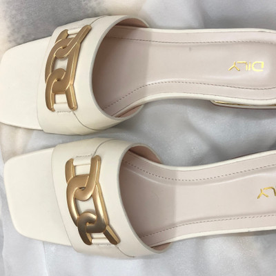 Màu sắc : Trắng kem / Size : 37