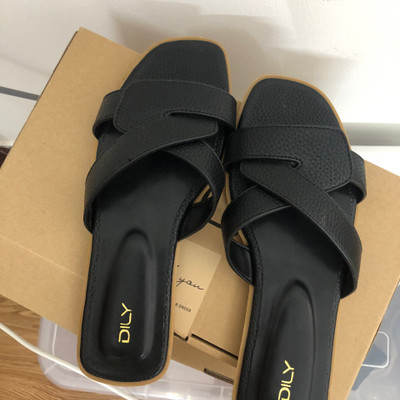 Màu sắc : Đen / Size : 36