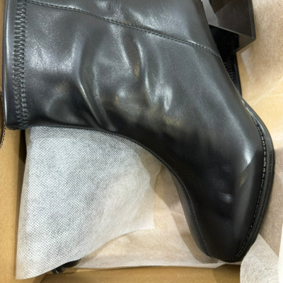 Màu sắc : Đen / Size : 35