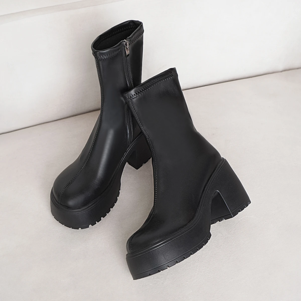 Low Neck Boot AG0167