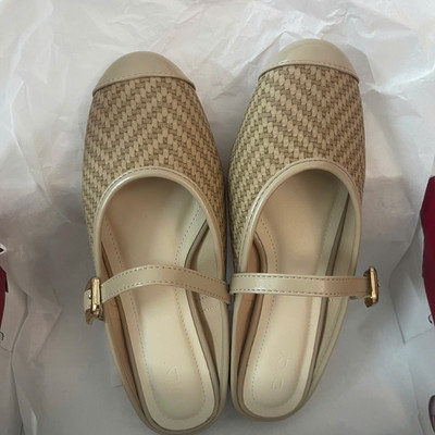 Màu sắc : Nâu / Size : 37