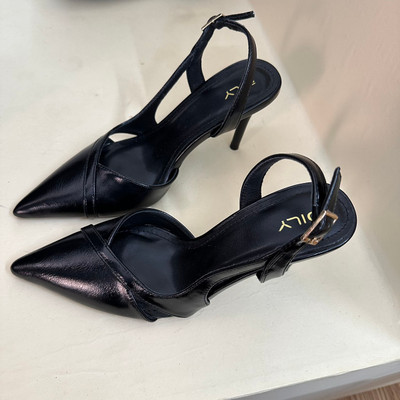 Màu sắc : Đen / Size : 38