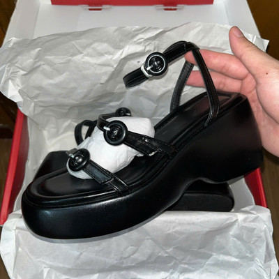 Màu sắc : Đen / Size : 38