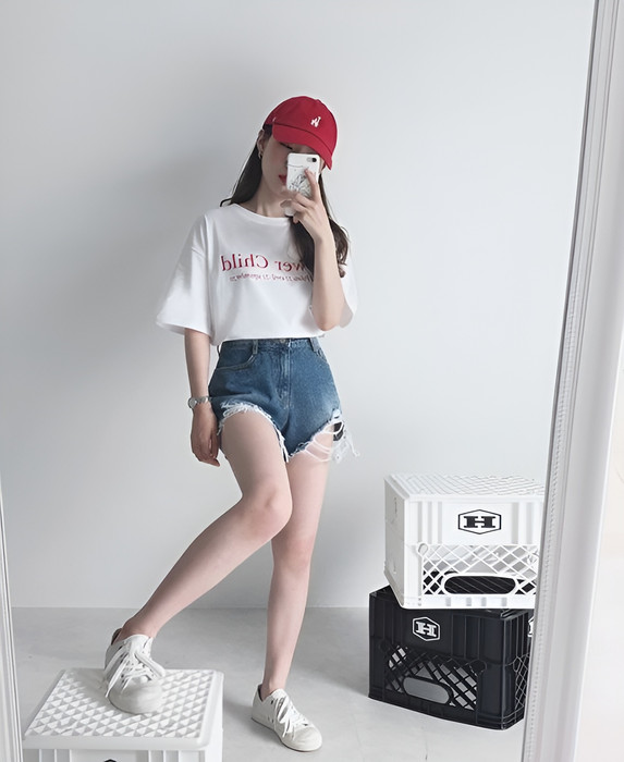 Mix match với áo thun trắng để có outfit siêu xinh cho nàng