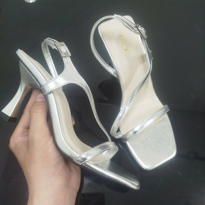 Màu sắc : Bạc / Size : 39
