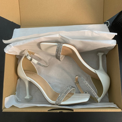 Màu sắc : Trắng / Size : 36