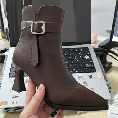 Màu sắc : Nâu / Size : 37