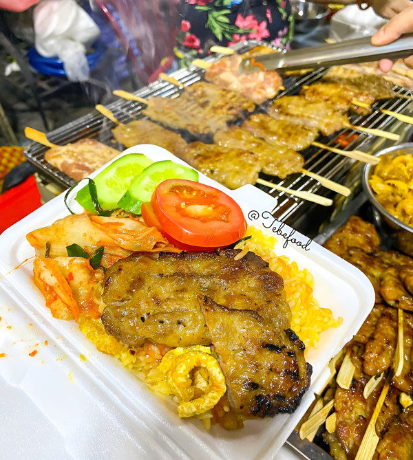 Khám phá hẻm ăn vặt 76 Hai Bà Trưng, những món bạn phải thử