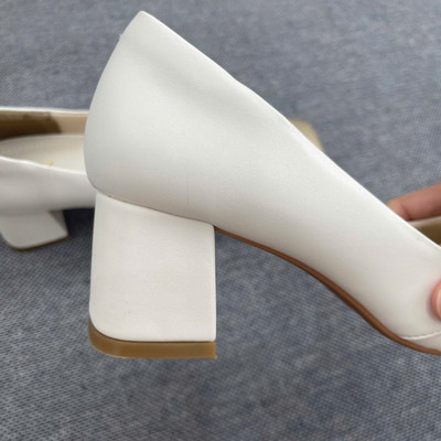 Màu sắc : Trắng Kem / Size : 38