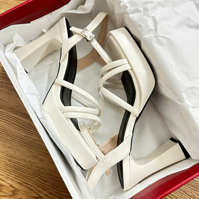 Màu sắc : Trắng Kem / Size : 39