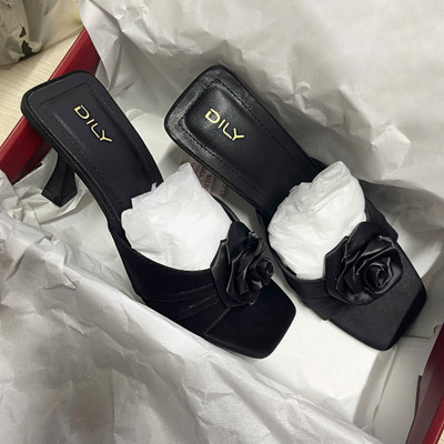 Màu sắc : Đen / Size : 39